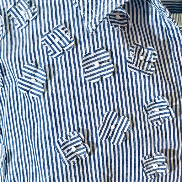 🌻 4/$15 A New Day button up - Picture 2 of 4